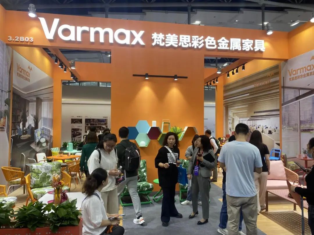 Guangzhou Home Fair focused on new office fashion, Varmax color metal furniture shine